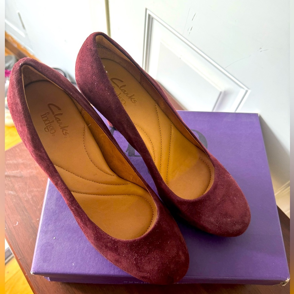 Clarks Originals burgundy suede pumps